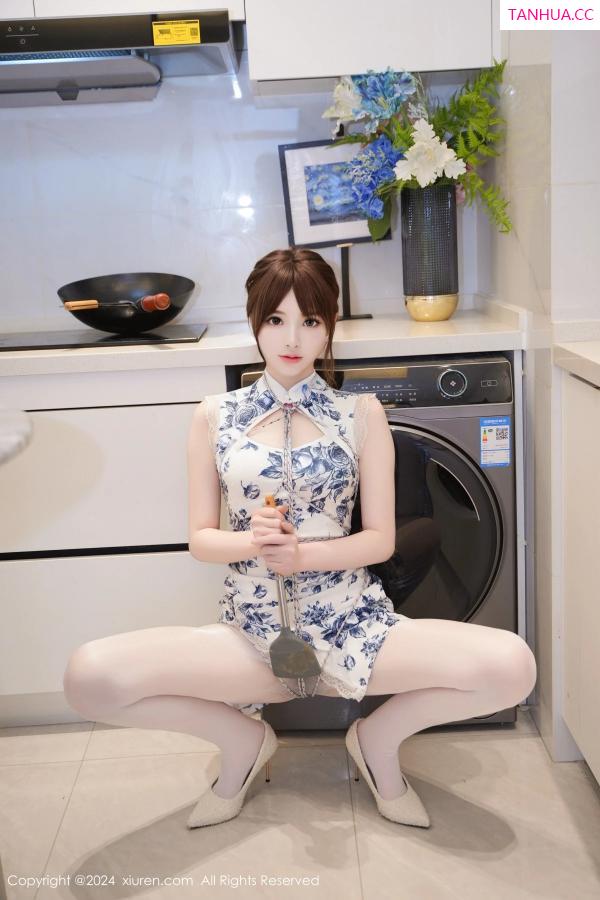   [XiuRen]高清写真图 2024.03.19 No.8255 梦灵儿Mini 丝袜美腿第56张图片